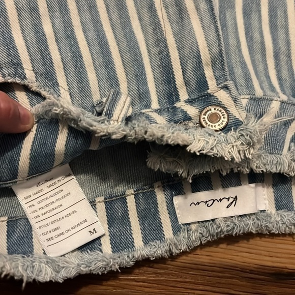 KanCan highrise striped shorts size medium - Picture 6 of 8